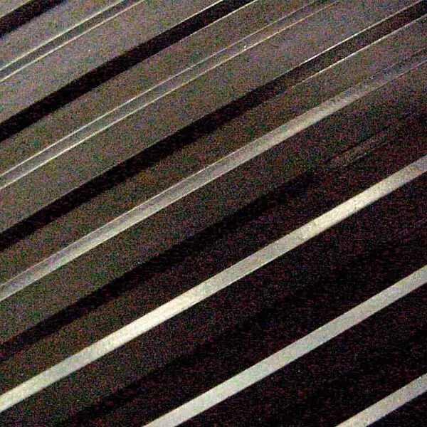 Le tapis cannelé en rouleau : noir